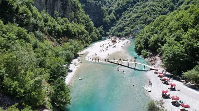 Excursion d'une journée au lac Komani et à la rivière Shala