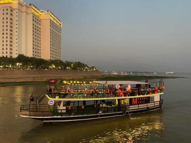 Phnom Penh : Croisière au coucher du soleil avec bières illimitées et buffet barbecue