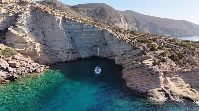 Paros Antiparos : visite d'une jounée en bateau avec déjeuner et boissons