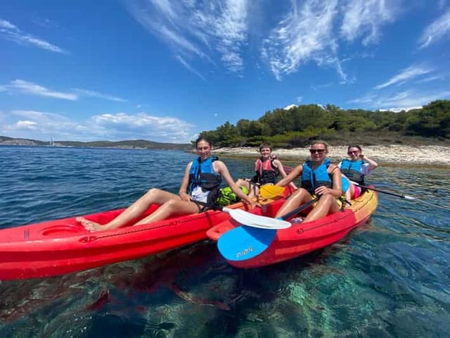Hvar : Excursion autoguidée en kayak sur les îles Pakleni