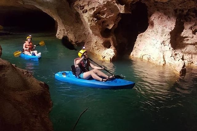 Excursion en kayak dans les grottes de la ville de Belize