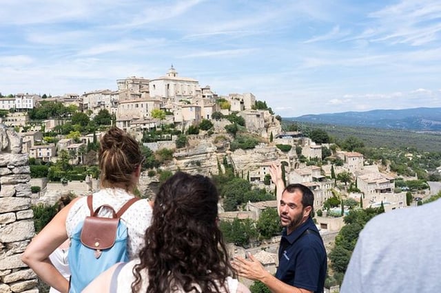 Excursion à travers les points forts de la Provence depuis Avignon avec dégustation de vin