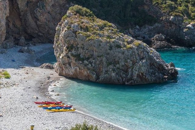 Kayak au pied du mont Taygète