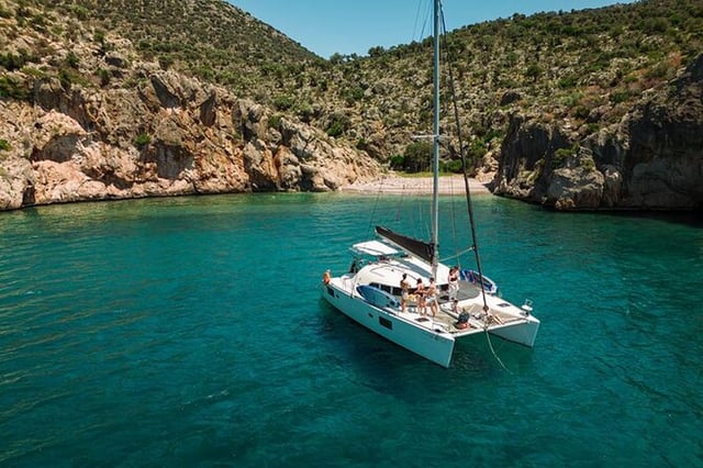 Croisière en catamaran à Nauplie | avec des friandises locales