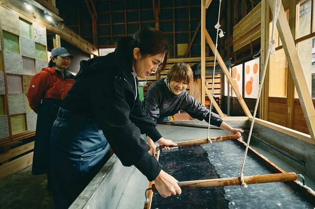 Découvrez la fabrication privée de papier Washi à Ryozo Washi Paper Mill