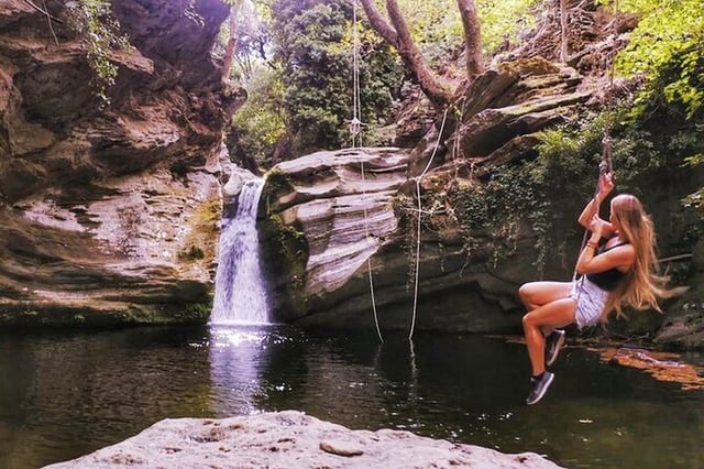 River Trekking à la cascade d'Andros