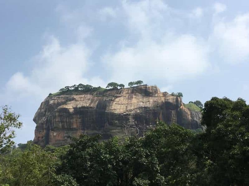 Billet Le Rocher du Lion Sigiriya : Exploration de la forteresse et des fresques