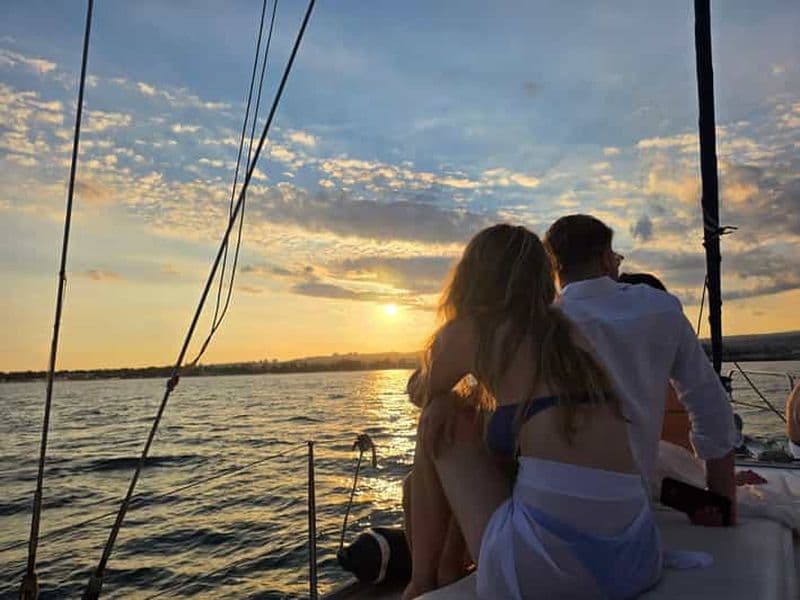 Billet Catane : Voile au coucher du soleil avec apéritif et baignade