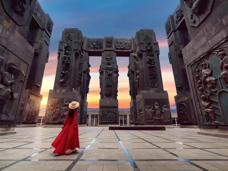 Billet De Tbilissi à la Kakhétie : dégustation de 7 vins, Sighnaghi et monument