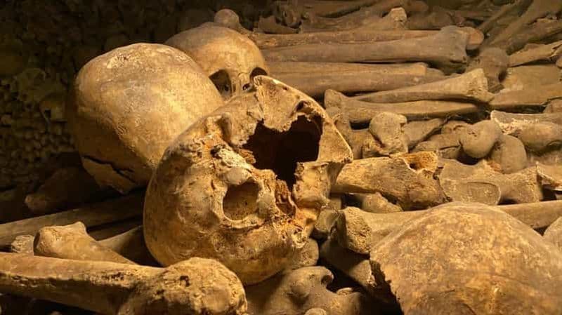 Billet Paris : Visite en petit groupe des catacombes avec entrée coupe-file