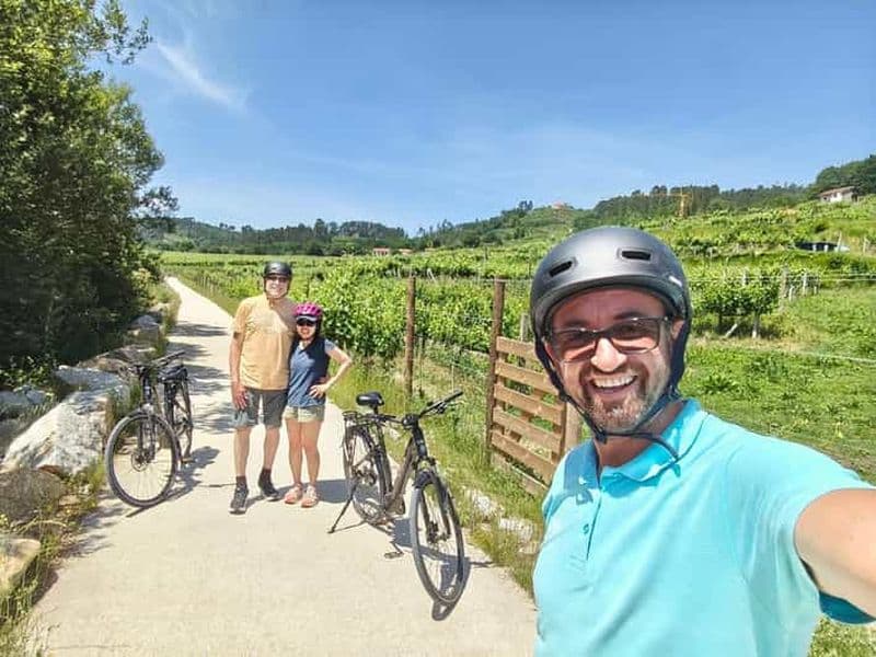 Billet Au départ de Porto : visite en vélo électrique à Amarante et visite d'une cave de vin vert