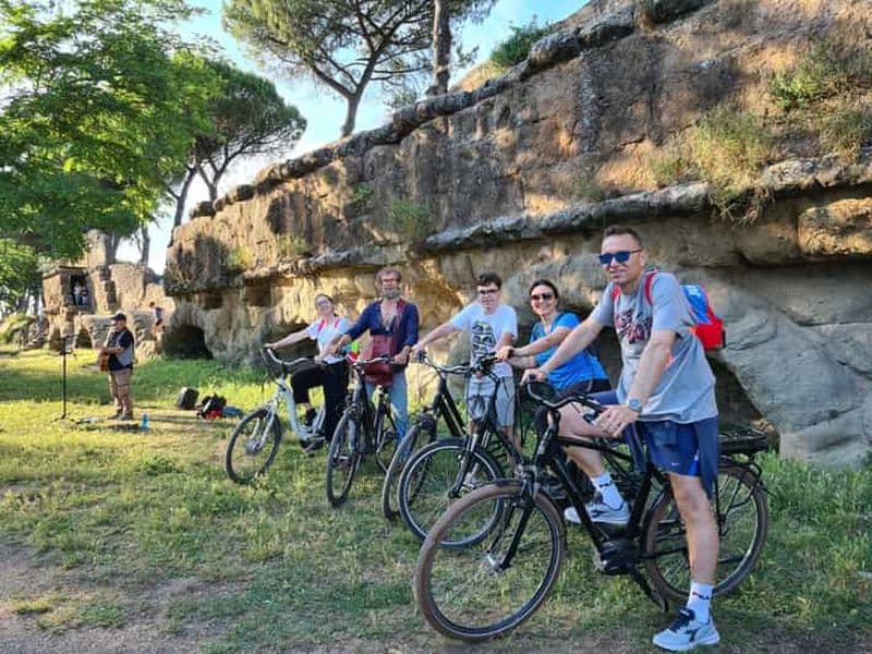 Billet Rome : Visite de la Voie Appienne en vélo électrique et des catacombes de Saint-Calixte