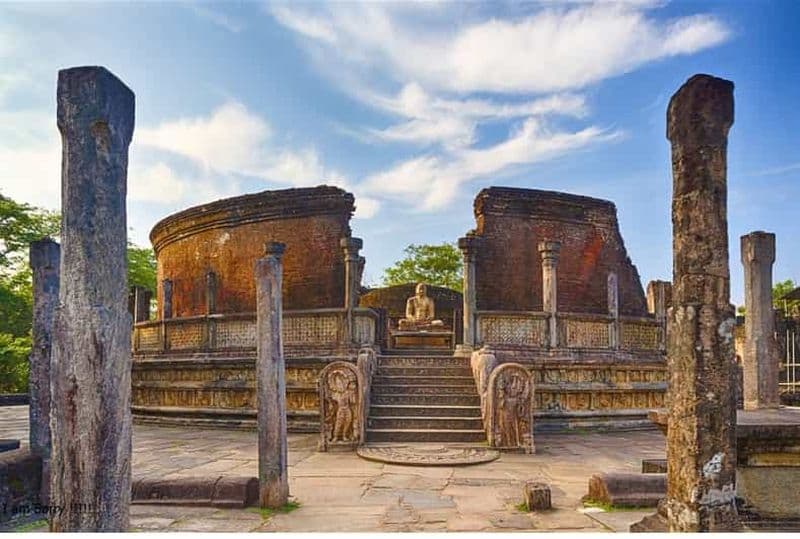 Billet De Polonnaruwa : L'ancienne ville de Polonnaruwa en tuk-tuk
