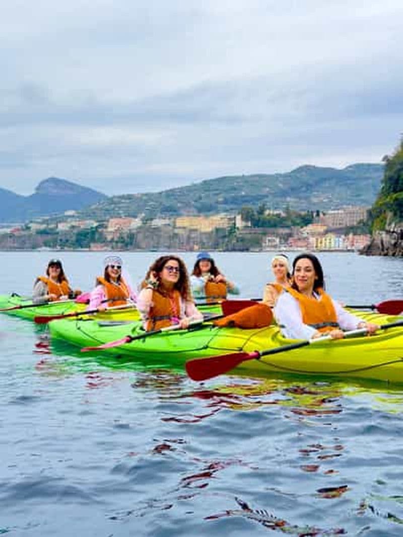 Billet Sorrente : visite guidée en kayak avec 1 heure de paddleboard gratuite
