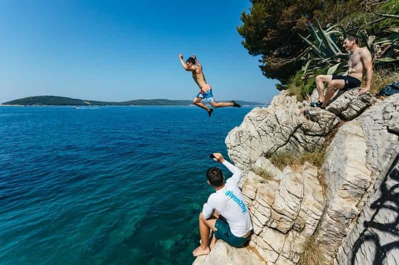Billet Split : Saut de falaise et excursion en solitaire en eaux profondes