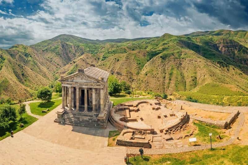 Billet Privé : Temple de Garni, monastère de Geghard, Symphonie de pierres