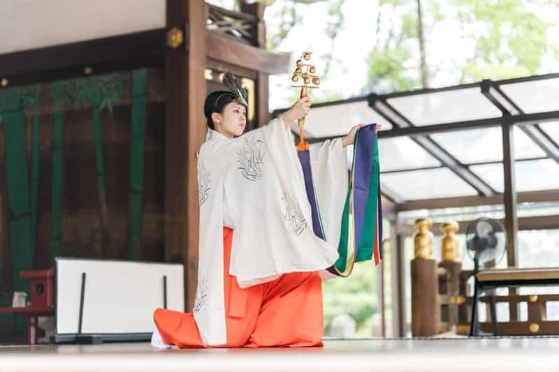 Billet Visite guidée du sanctuaire de Fushimi Inari Taisha et spectacle de kagura