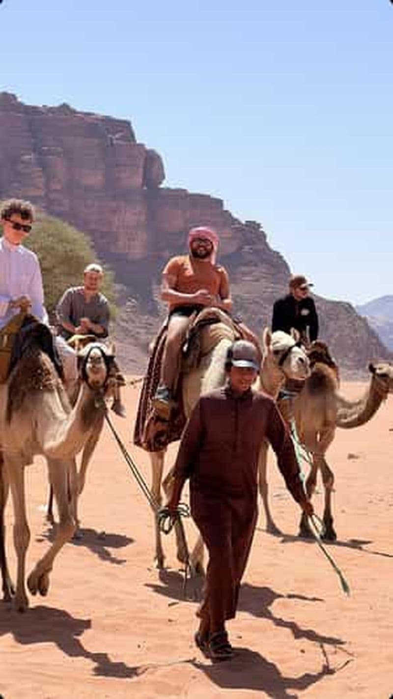 Billet Wadi Rum : balade en 4x4 et à dos de chameau