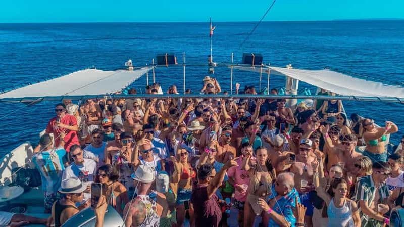 Billet Ibiza : fête sur un catamaran VIP avec DJ, open bar, paella et discothèques