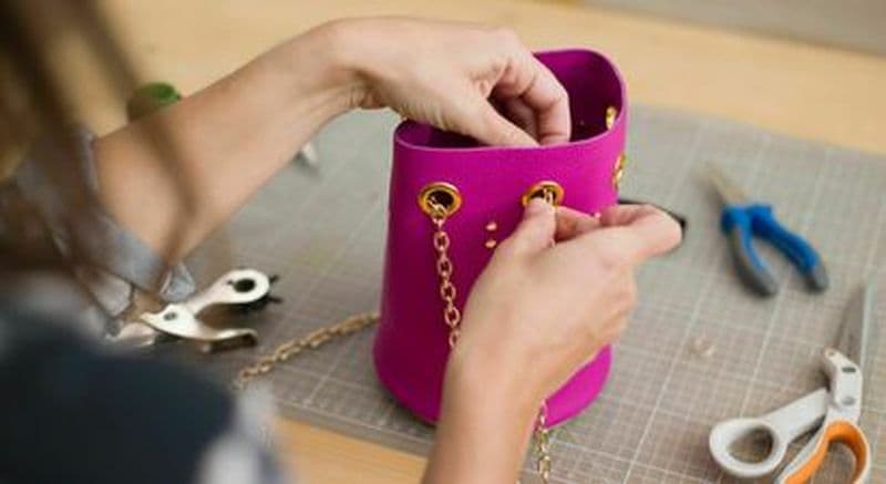 Billet Atelier maroquinerie : fabrication de pochette ou sac à main à Marseille - Vieux Port