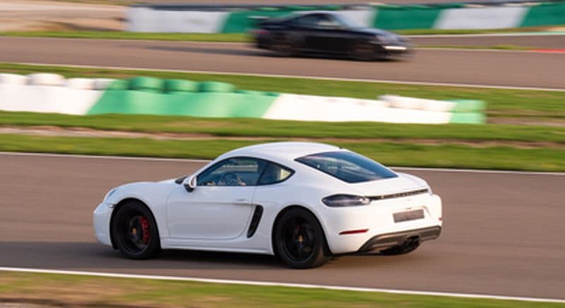 Billet Pilotage de 2 GT : Porsche Cayman S 718 et Ferrari 488 GTB - circuit de Pont l'Evèque