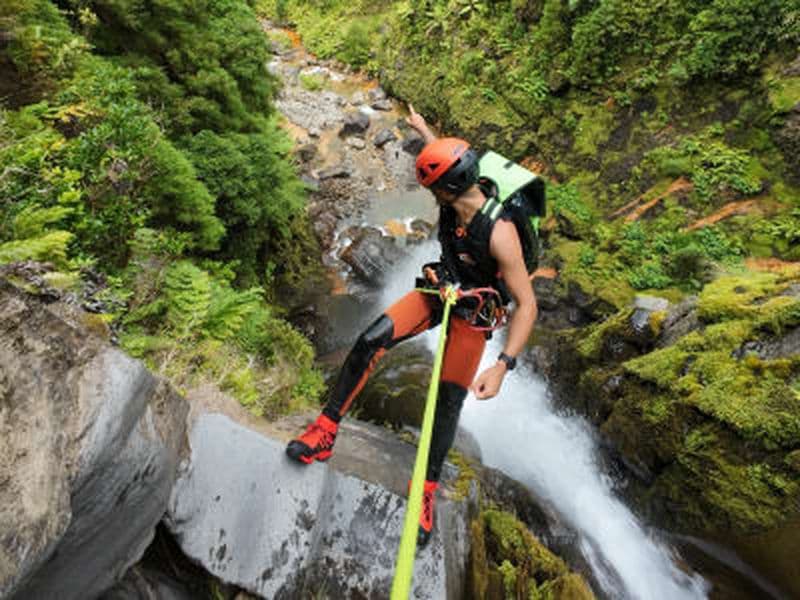 Billet Excursion privée et personnalisée de canyoning à São Miguel, Açores
