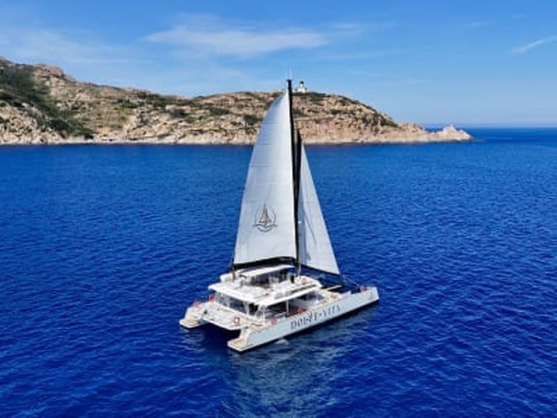Billet Croisière en catamaran dans la baie de Calvi en Corse avec repas