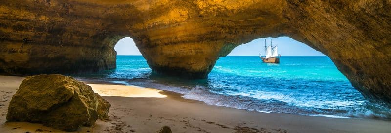Billet Balade en bateau pirate à la découverte des grottes de Benagil