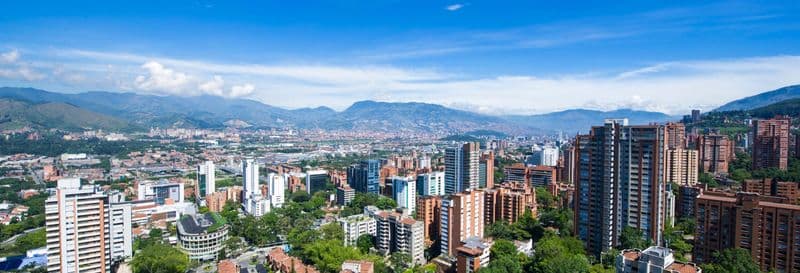 Billet Free tour dans El Poblado, Provenza et Manila