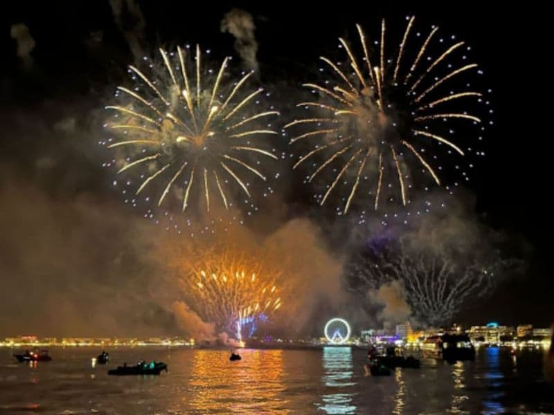 Billet Soirée en catamaran dîner et feu d'artifice depuis Hyères (83)