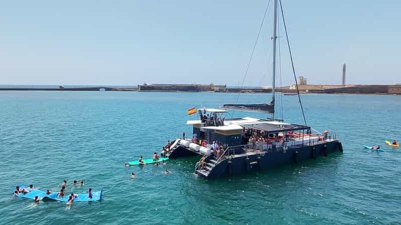 Billet Cádiz : Excursion en catamaran dans la baie de Cadix avec arrêt baignade (juillet-août)
