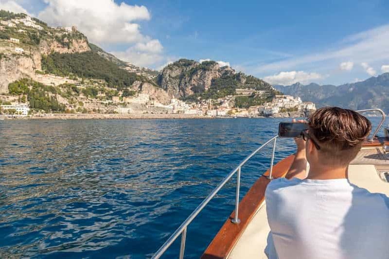 Billet Au départ de Sorrente : Croisière privée d'une journée à Positano et sur la côte amalfitaine