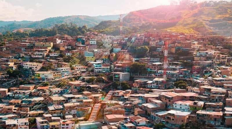 Billet Graffiti tour comuna 13 y ricos aperitivos Guiado por local