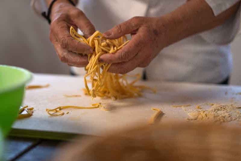 Billet Cours de cuisine et déjeuner à base de truffes dans la campagne toscane
