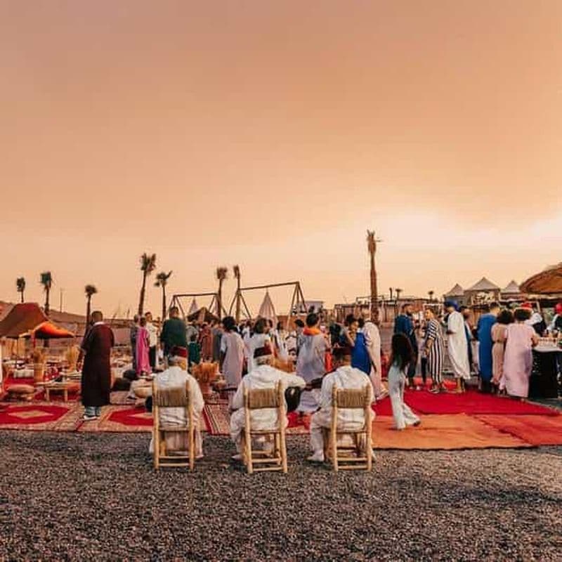 Billet Marrakech : Dîner-spectacle dans le désert d'Agafay avec balade à dos de chameau au coucher du soleil