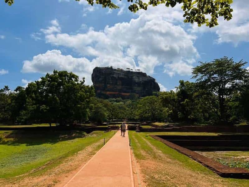Billet Depuis Sigiriya : le rocher du Lion de Sigiriya et le safari en Jeep à Minneriya