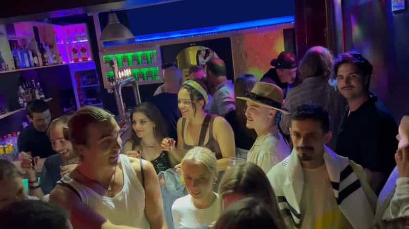 Billet Tournée des bars de Lisbonne : Boissons illimitées, shots et entrée au club V.I.P.