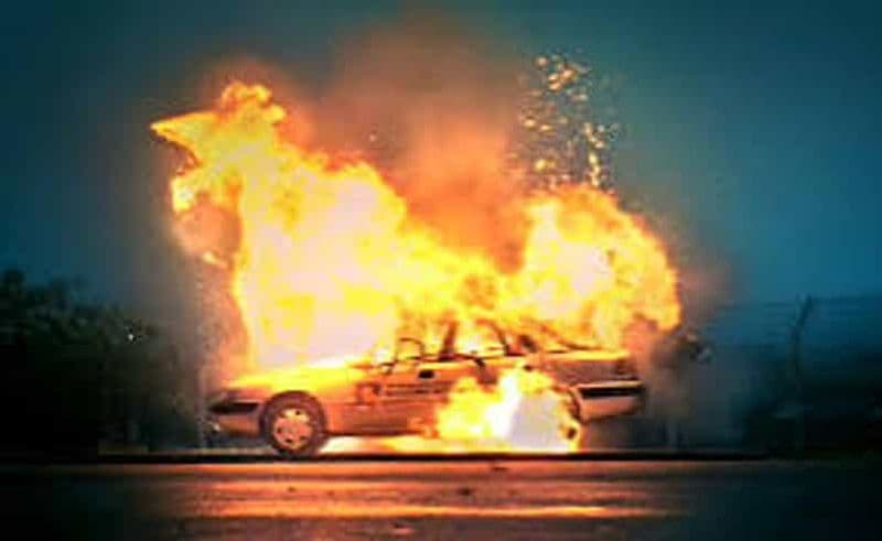 Billet Faire sauter/exploser une voiture avec un fusil de sniper