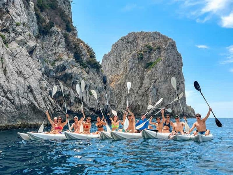 Billet Capri : excursion en kayak dans les grottes et sur les plages avec photos GoPro