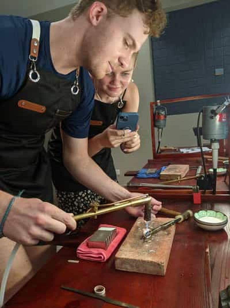 Billet Hanoï : Atelier unique de fabrication de bijoux en argent avec 5 g d'argent