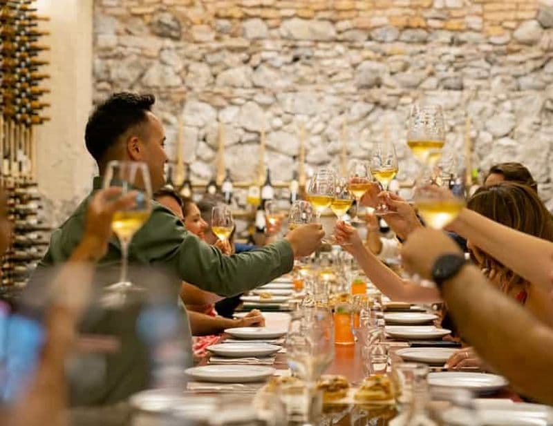 Billet Catane : Dégustation de vins volcaniques dans un marché métropolitain