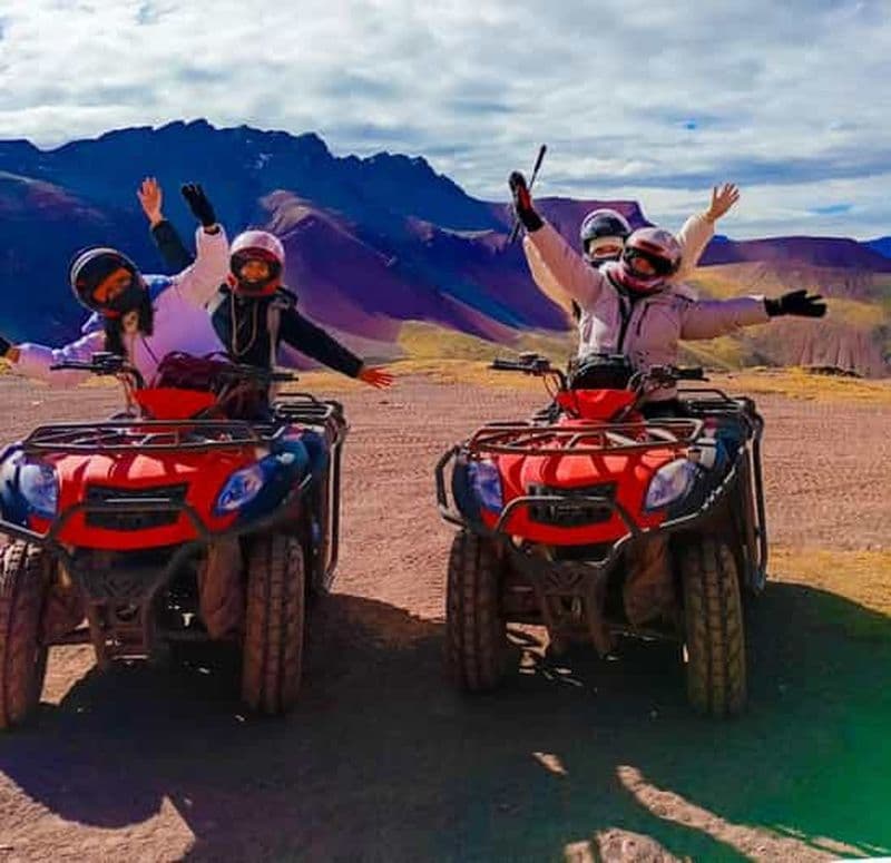 Billet Excursion en quad à la Vallée Rouge et à la Montagne Arc-en-ciel avec repas