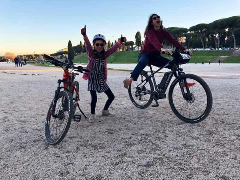 Billet Rome : visite en vélo électrique de la Via Appia, des catacombes, des aqueducs et dégustation