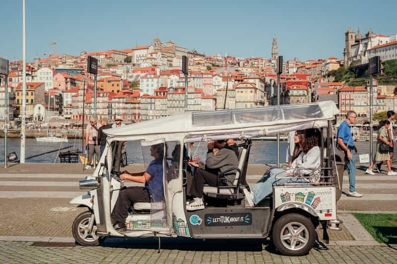 Billet Porto : Visite touristique privée en tuk tuk électrique