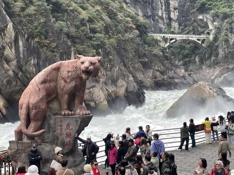 Billet Shangri-La Tiger Leaping Gorge : une aventure dans un canyon