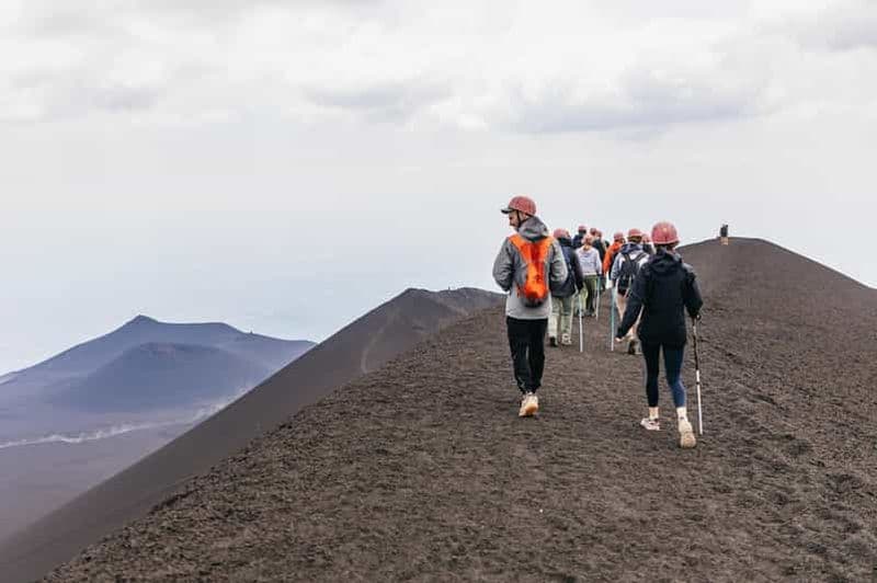 Billet Etna : trek des cratères sommitales avec guide volcanologue 3350 m