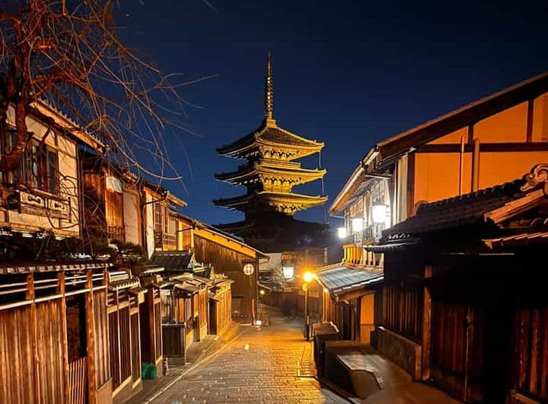 Billet Kyoto : visite guidée nocturne magique de Gion avec anecdotes sur les geishas