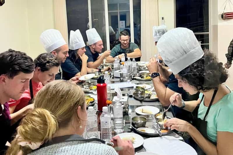Billet Katmandou : cours de cuisine animé par des femmes et option de préparation de momos