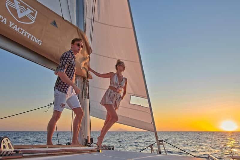 Billet Croisière en catamaran Santorini Gold avec plongée avec tuba, barbecue et open bar