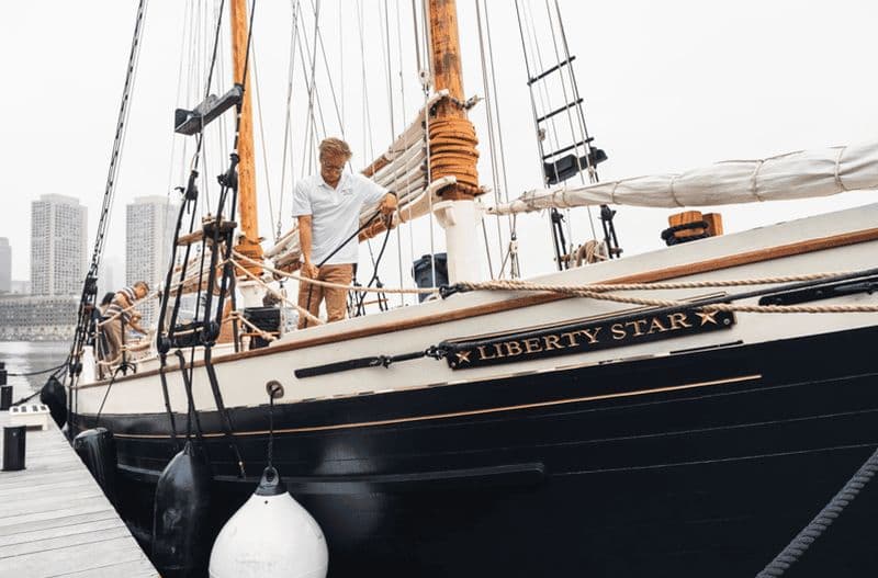 Billet Boston : Croisière au coucher du soleil à bord d'un grand voilier